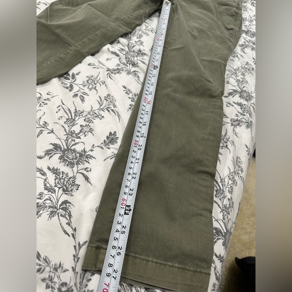 Gap (Gap for Good) green girlfriend chino pants size 2 - Picture 5 of 7